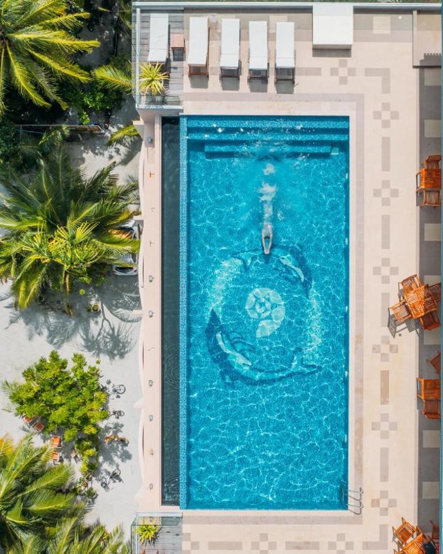 season-paradise-maldives-pool