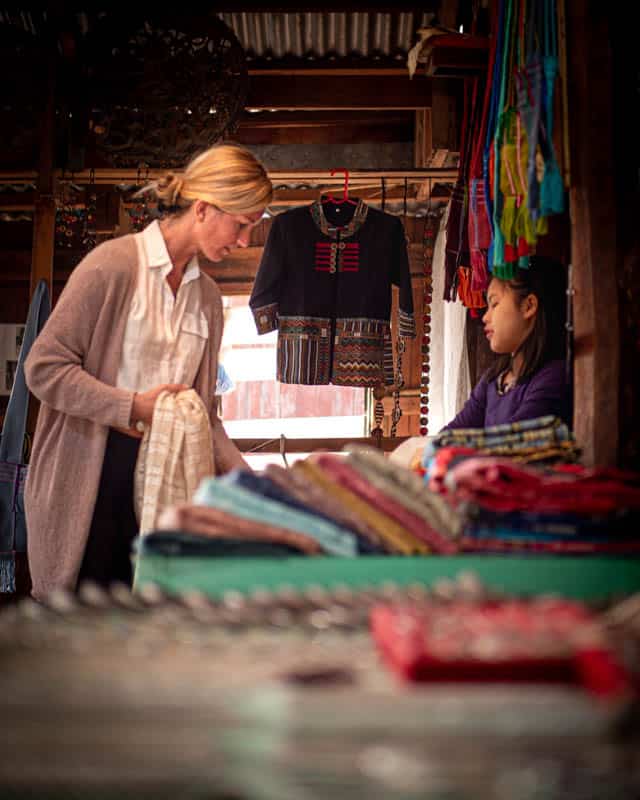 shopping-lotus-silk-myanmar