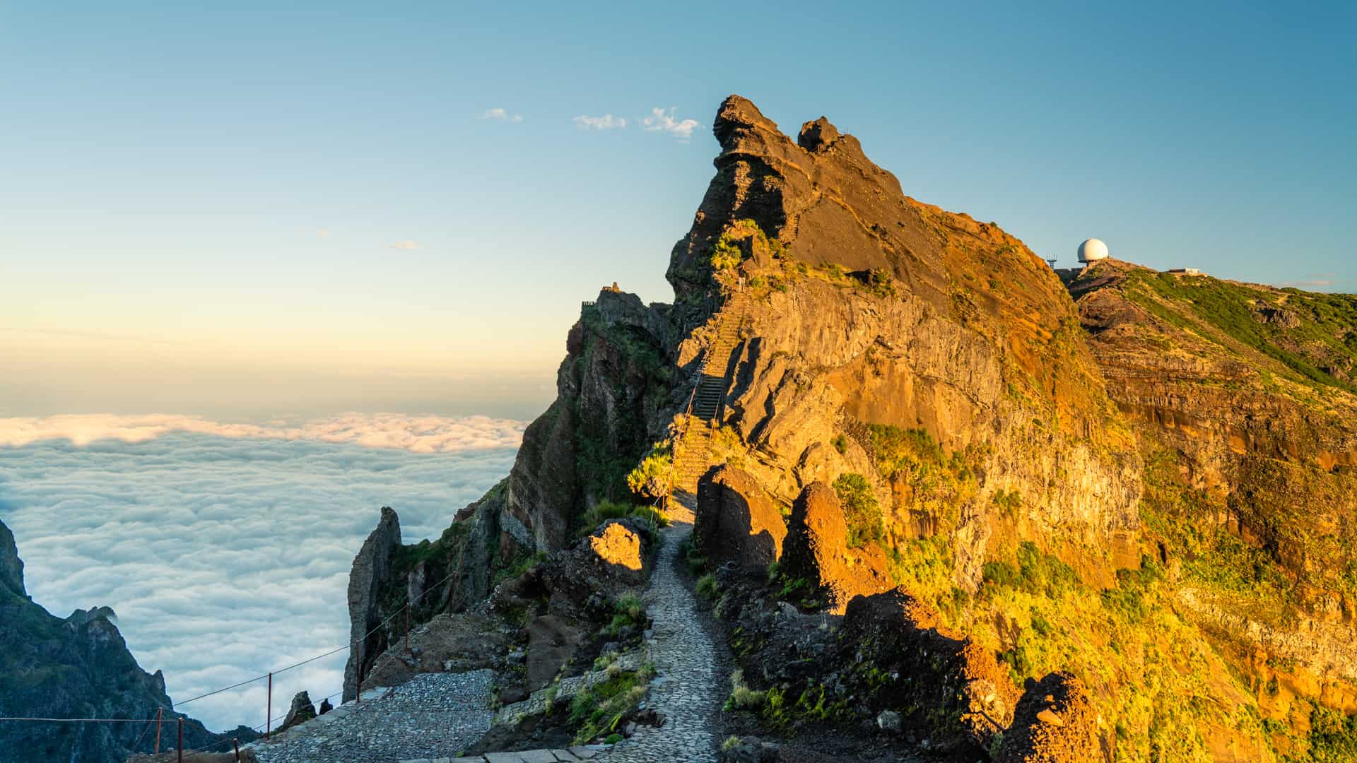 stairway-pico-do-arieiro stairway-pico-do-arieiro