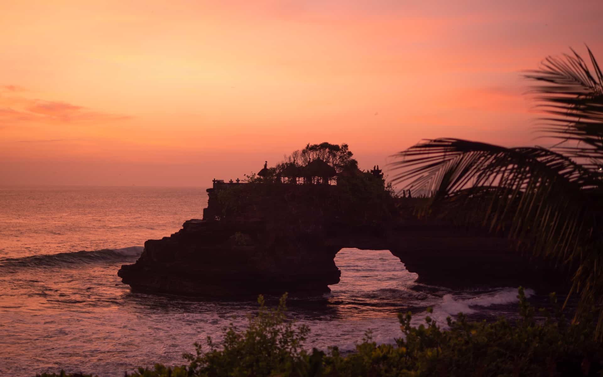 sunset-tanah-lot-bali
