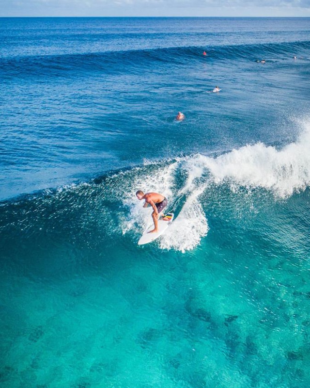 surfing-season-paradise-maldives