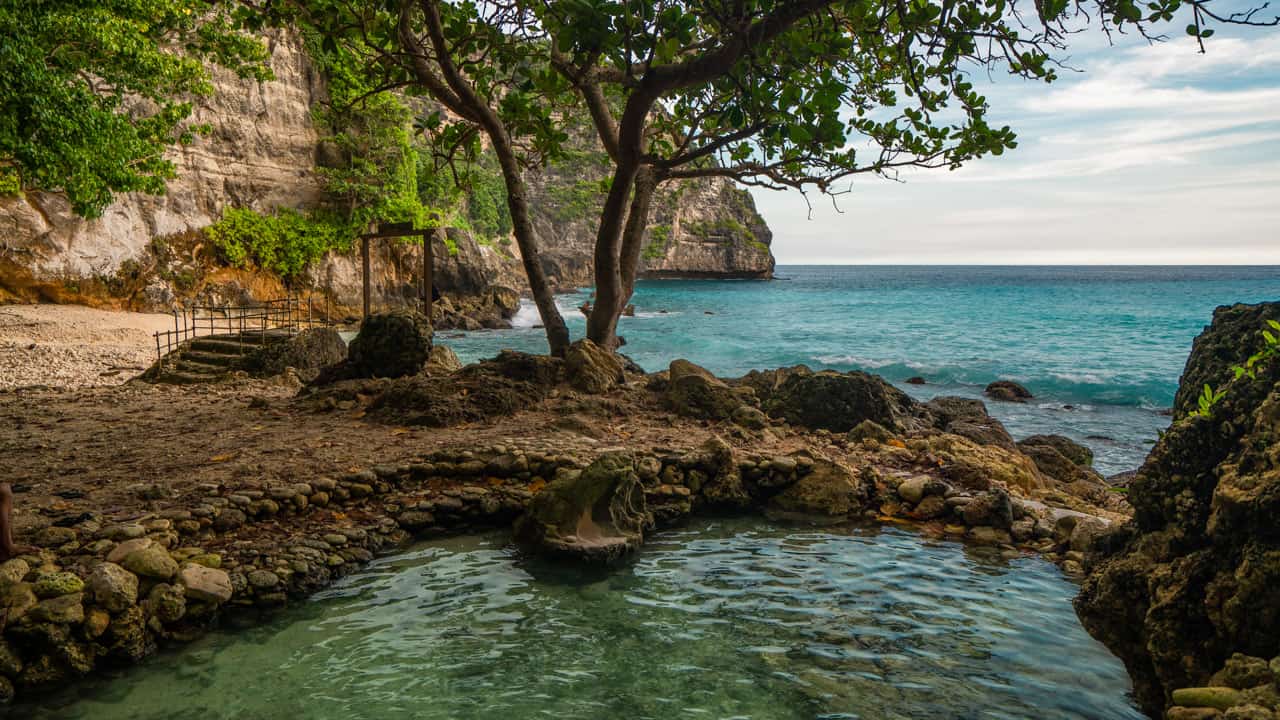 Tembeling-beach-pool-nusa-penida_ Tembeling-beach-pool-nusa-penida_