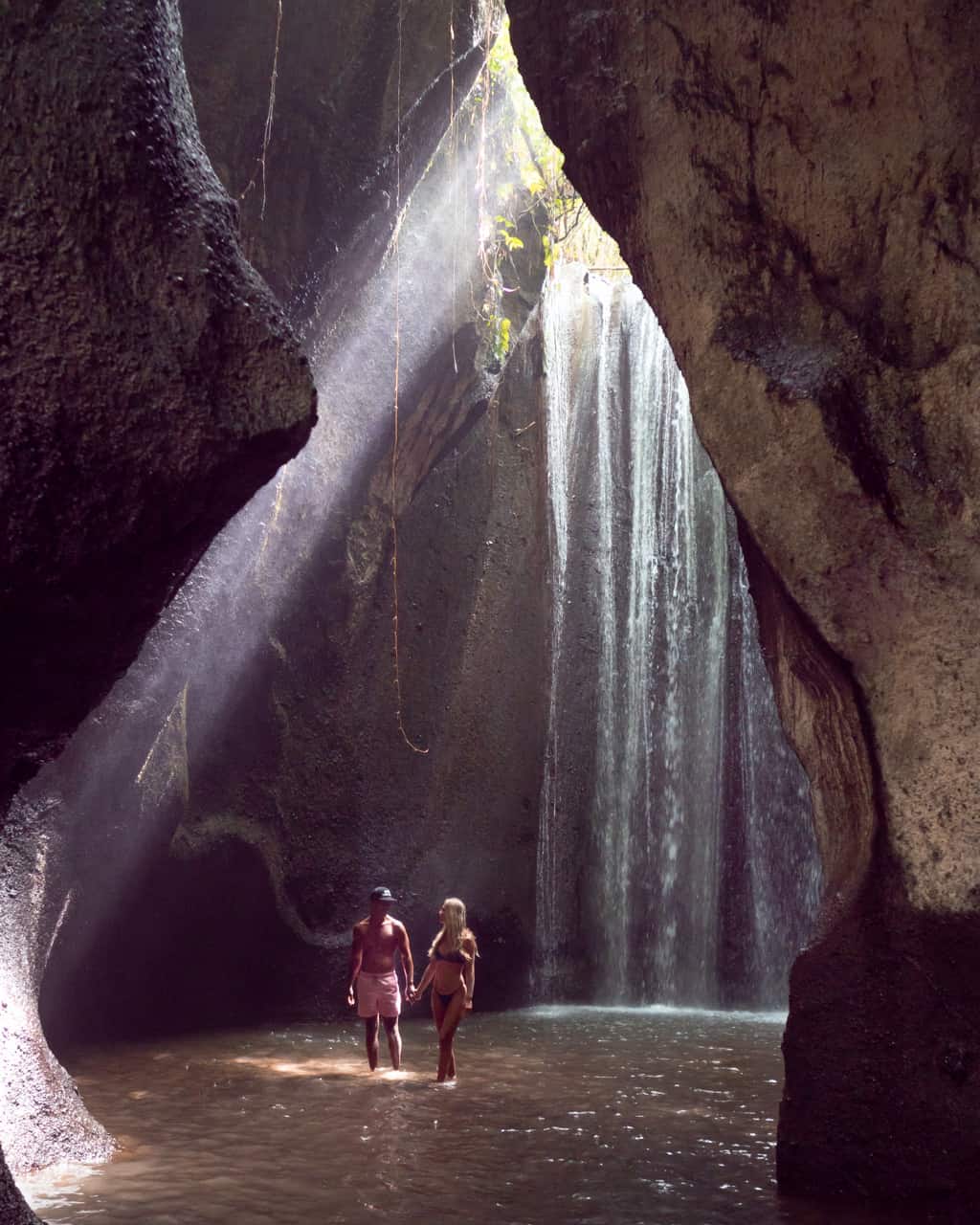 tukad-cepung-waterfall-bali-lightray-blog-couple tukad-cepung-waterfall-bali-lightray-blog-couple