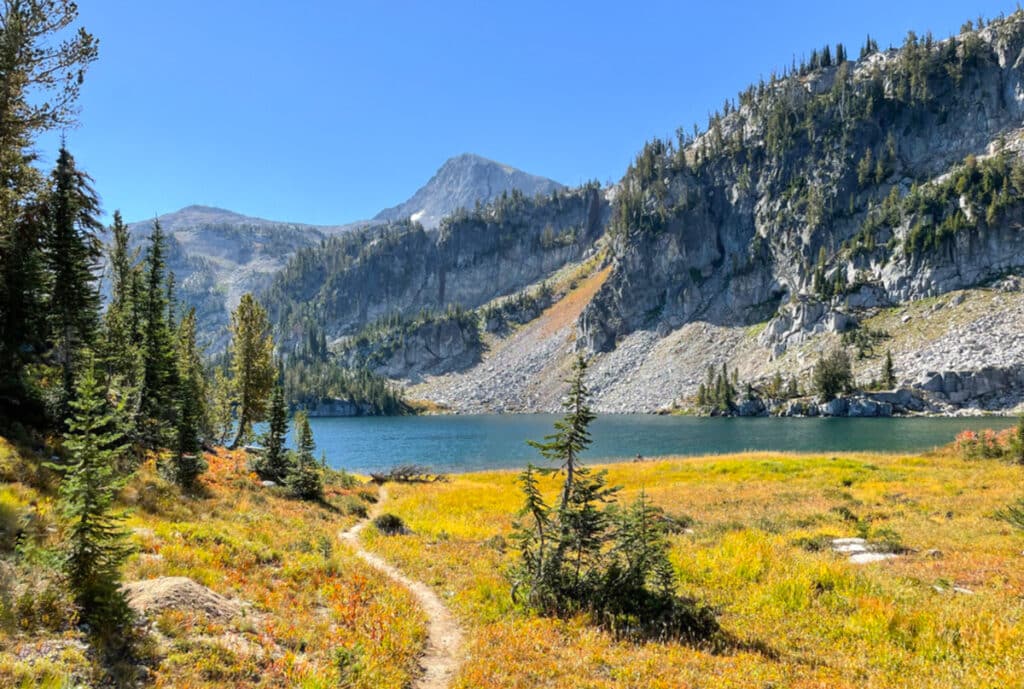wallowa-mountains-lake