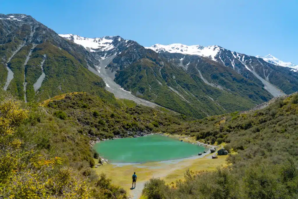 blue-lake-tasman-hike-new-zealand