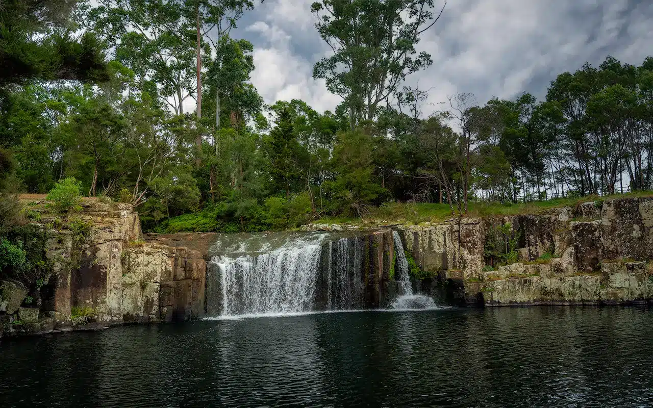 charlies-rock-waterfall charlies-rock-waterfall