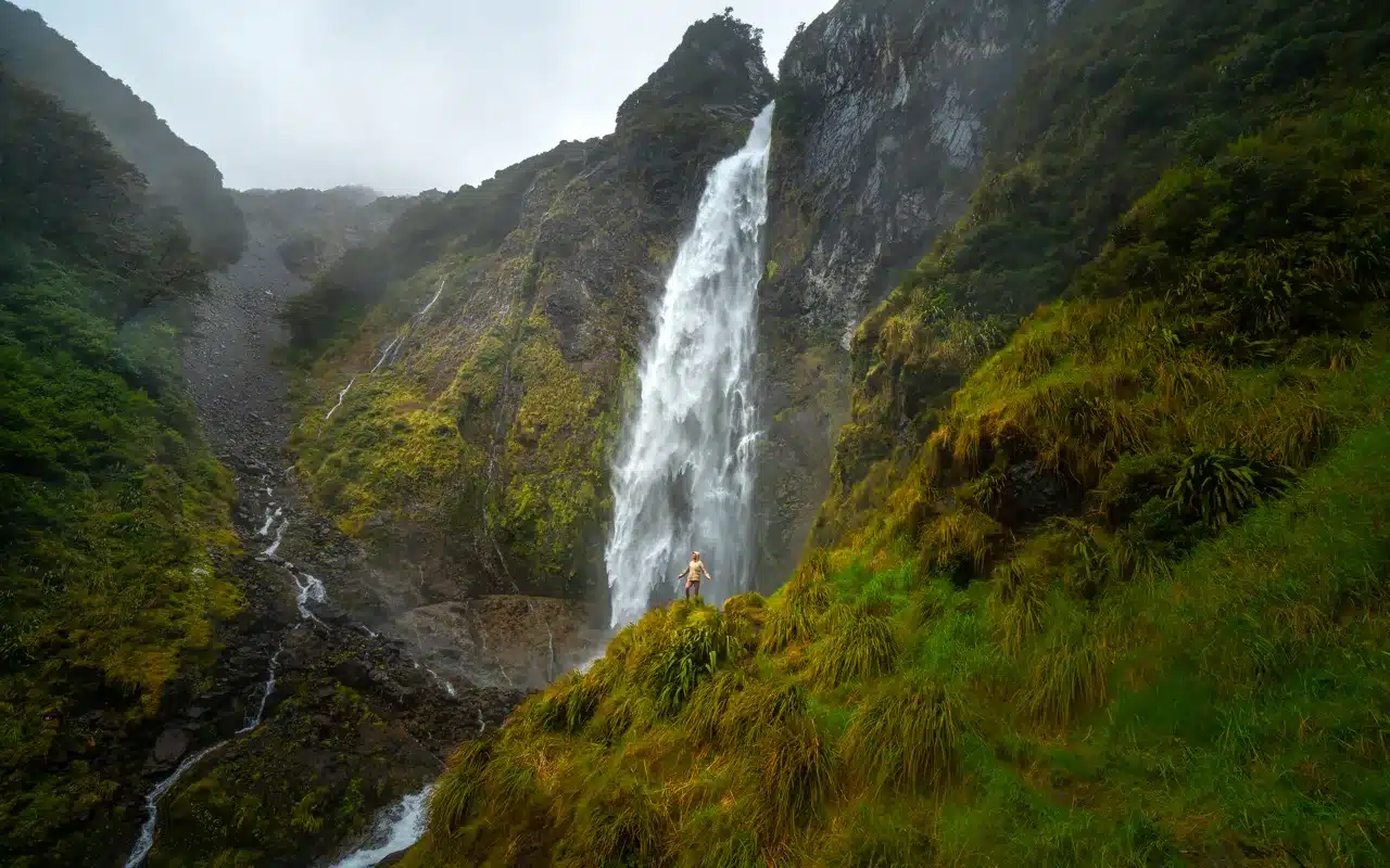 devils-punchbowl-waterfall devils-punchbowl-waterfall
