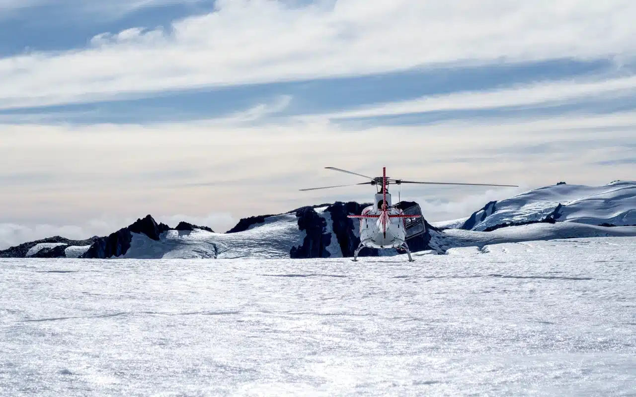 heli-glacier-landing heli-glacier-landing