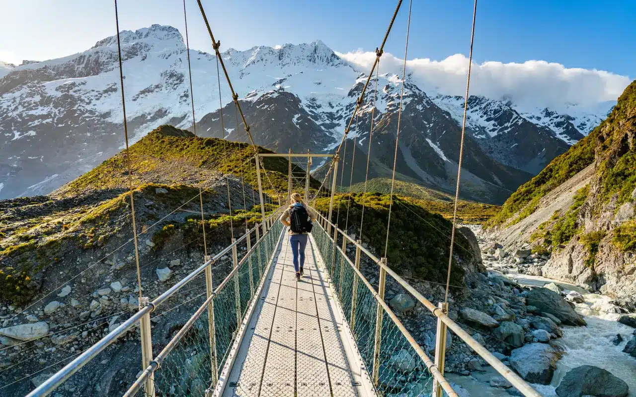 hooker-valley-track-suspension-bridge-walking