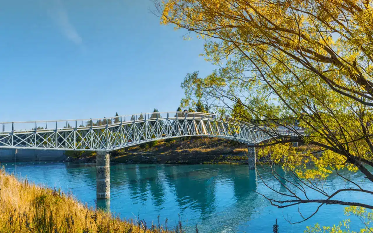 lake-tekapo-bridge lake-tekapo-bridge