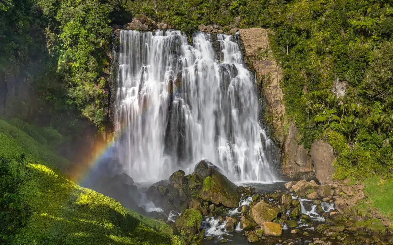 marokopa-falls-rainbow