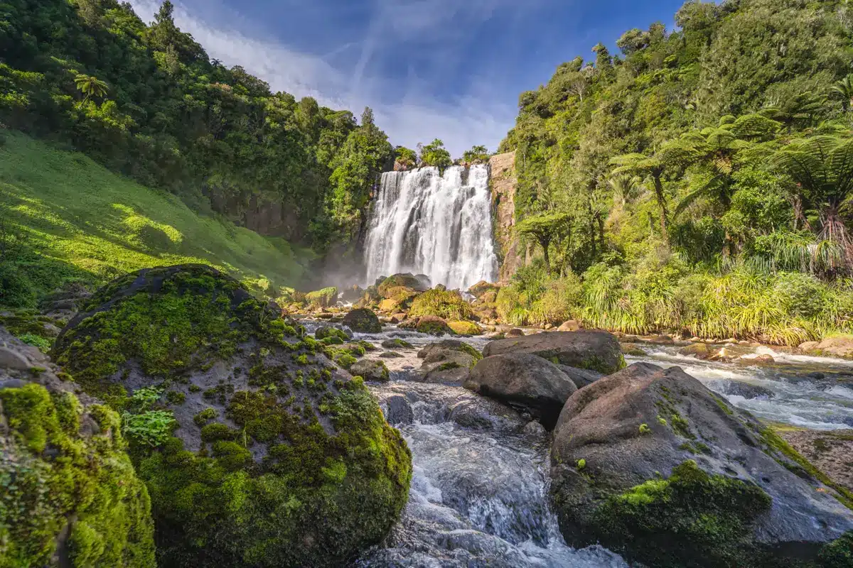 marokopa-falls-river-boulders marokopa-falls-river-boulders