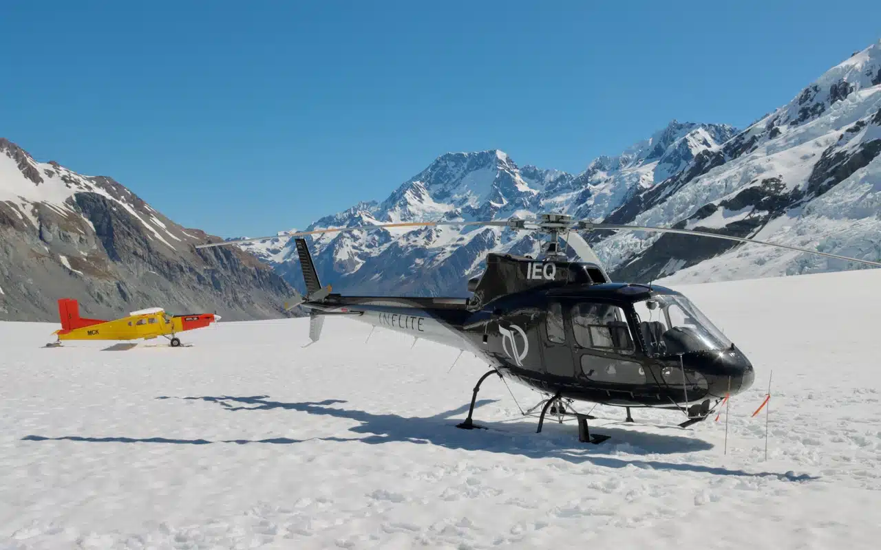 mount-cook-helicopter-landing mount-cook-helicopter-landing