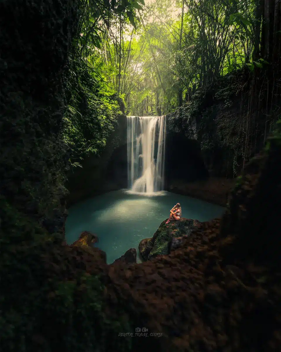 poses-for-photos-amazed-by nature-waterfall-suwat poses-for-photos-amazed-by nature-waterfall-suwat