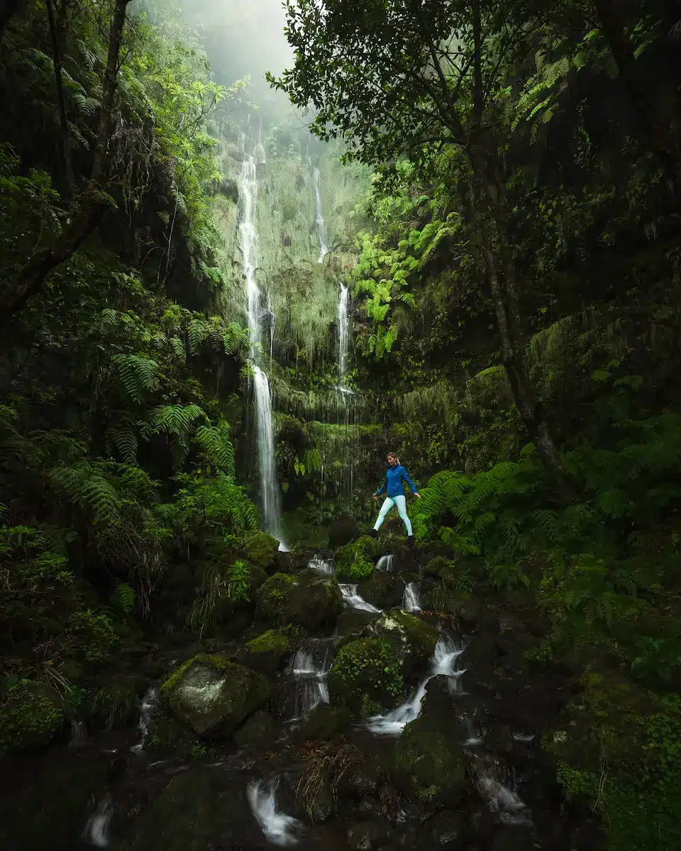 poses-for-photos-balancing-waterfall poses-for-photos-balancing-waterfall