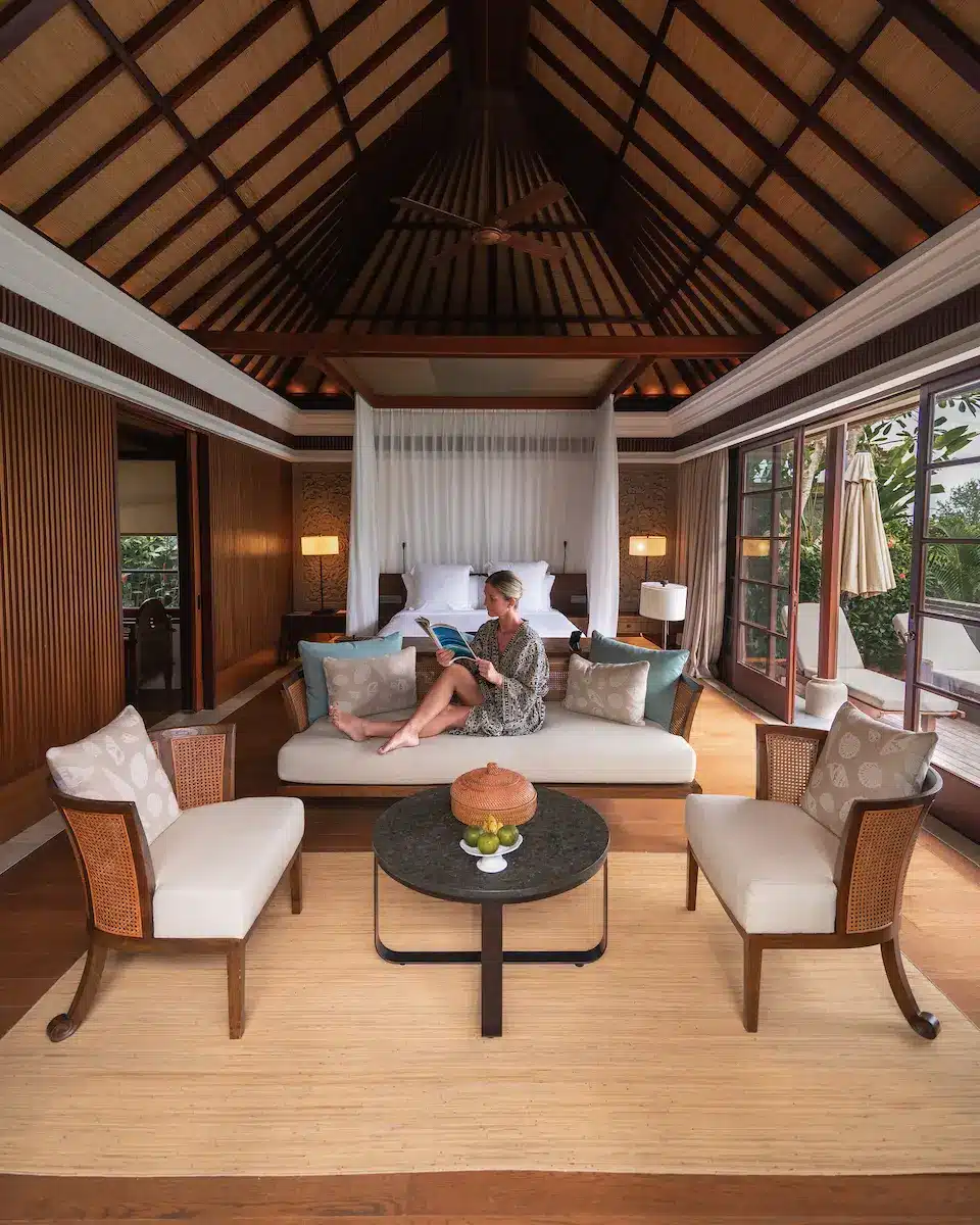 poses-for-photos-bedroom-couch poses-for-photos-bedroom-couch