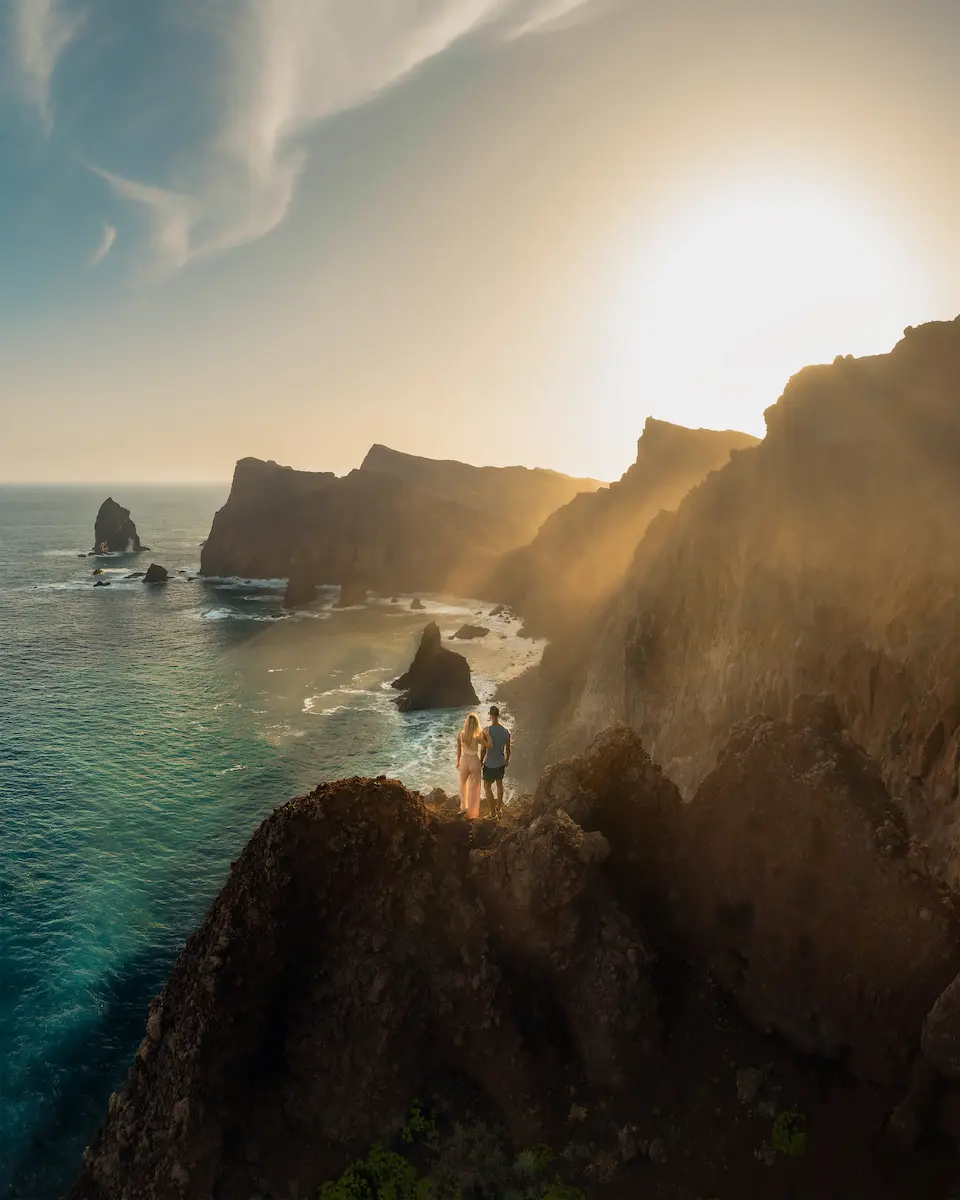 poses-for-photos-couple-rock-sunrise-freedom poses-for-photos-couple-rock-sunrise-freedom