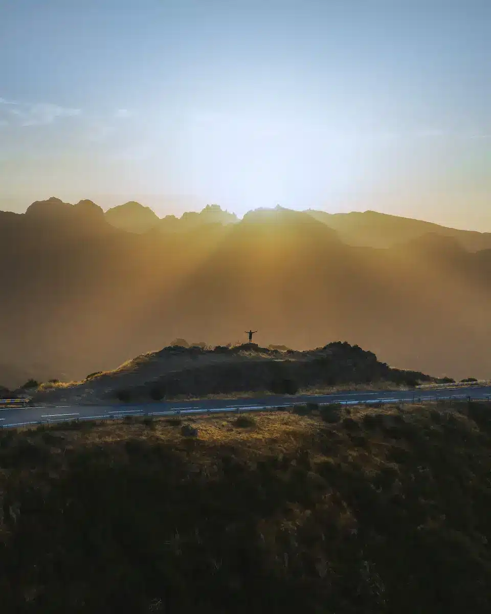 poses-for-photos-freedom.-silhouette poses-for-photos-freedom.-silhouette