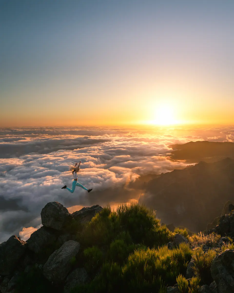 poses-for-photos-jump-in-air-clouds poses-for-photos-jump-in-air-clouds