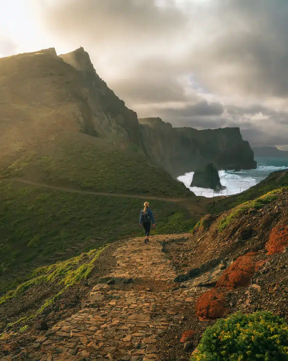 poses-for-photos-walking-leading-line poses-for-photos-walking-leading-line