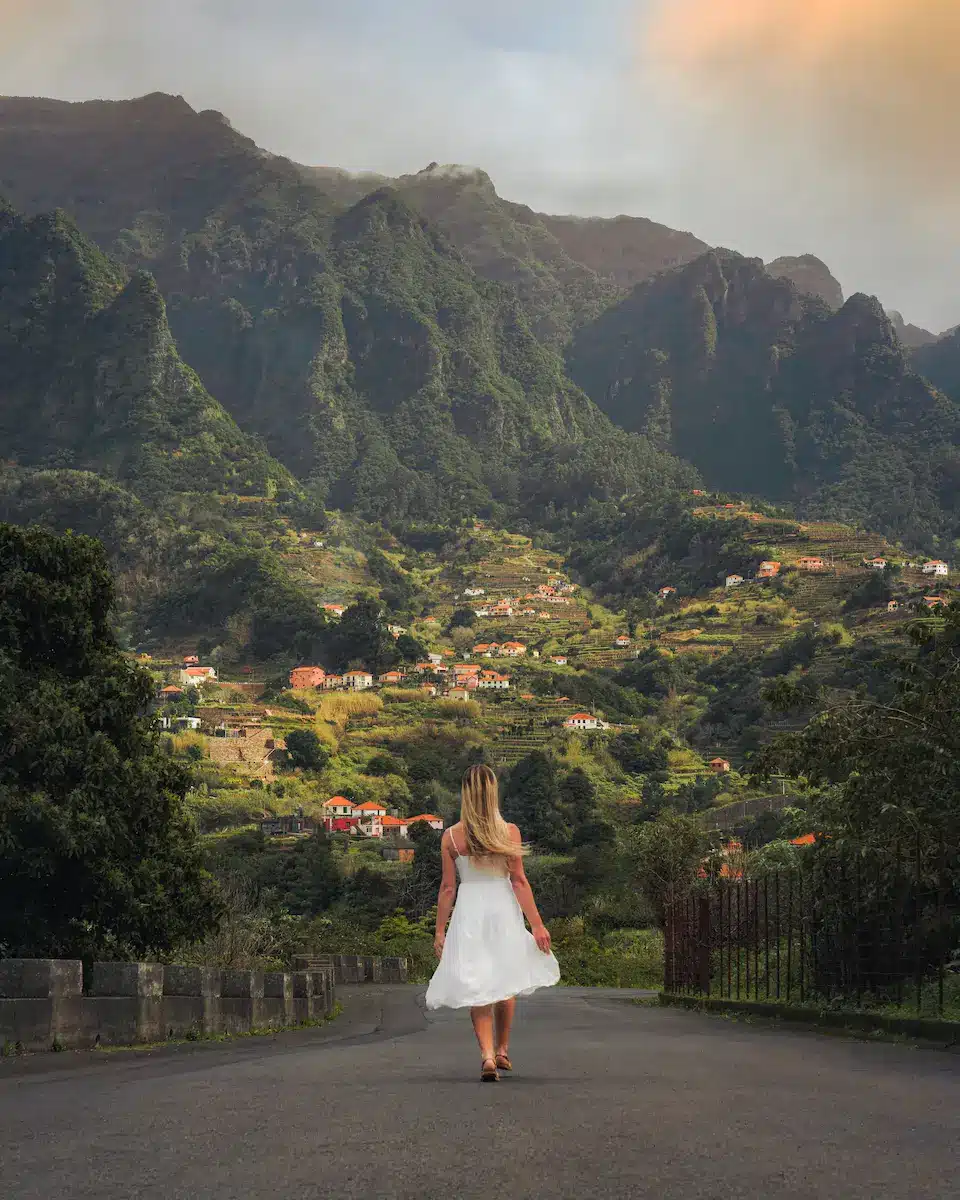 poses-for-photos-walking-road poses-for-photos-walking-road