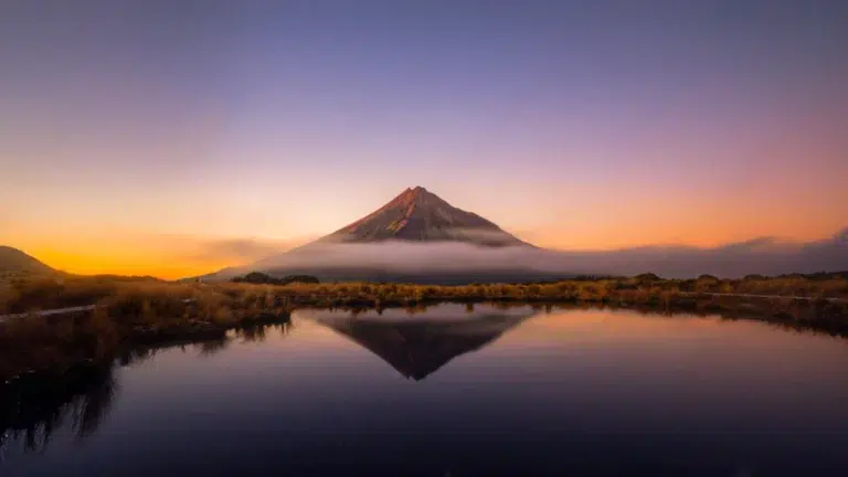pouakai-tarns-sunrise-mount-taranaki