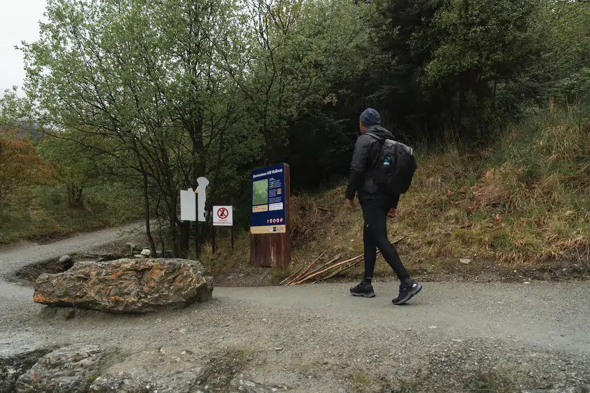 Queenstown-hill-walk-trailhead