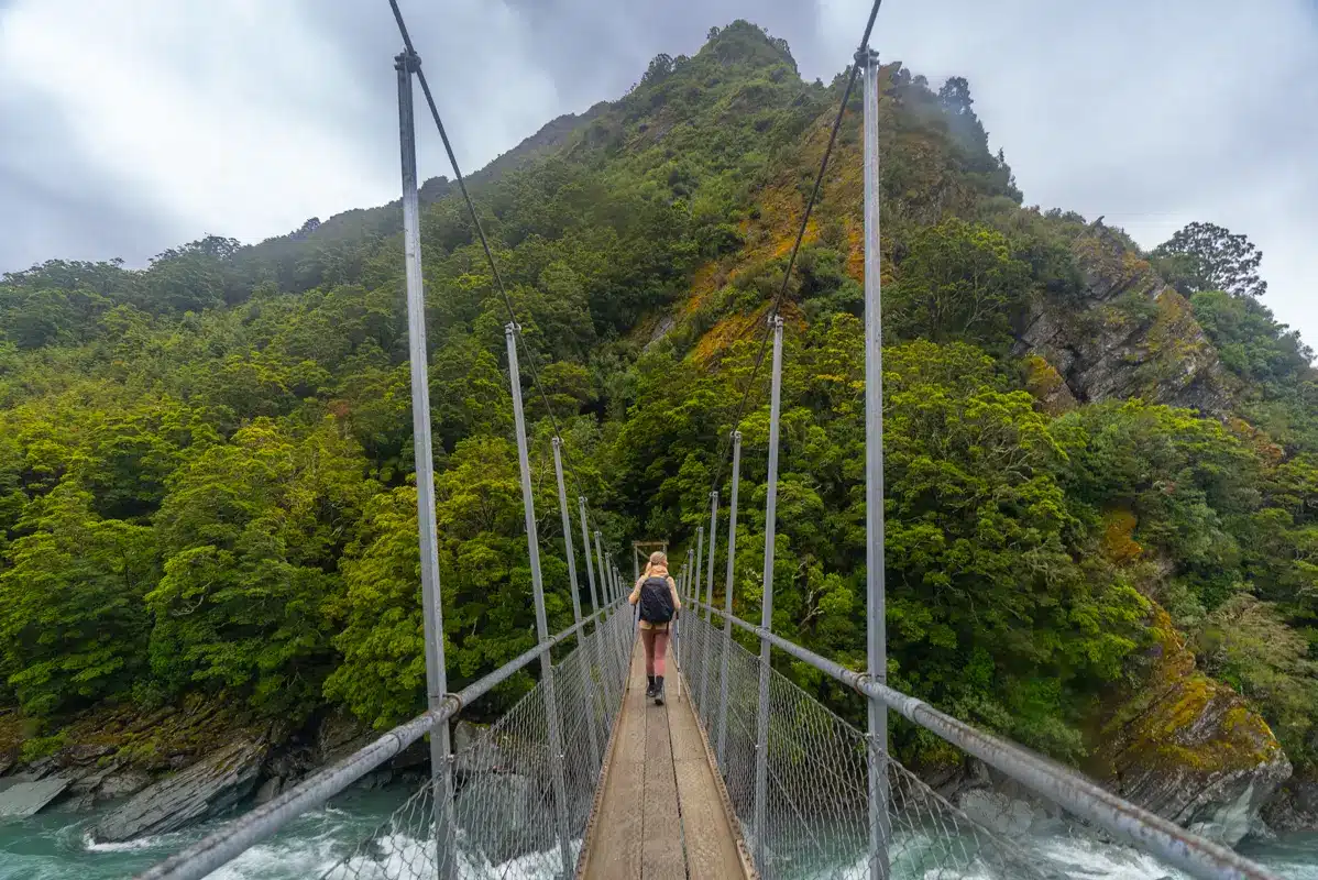 rob-roy-glacier-track-swing-bridge-crossing rob-roy-glacier-track-swing-bridge-crossing