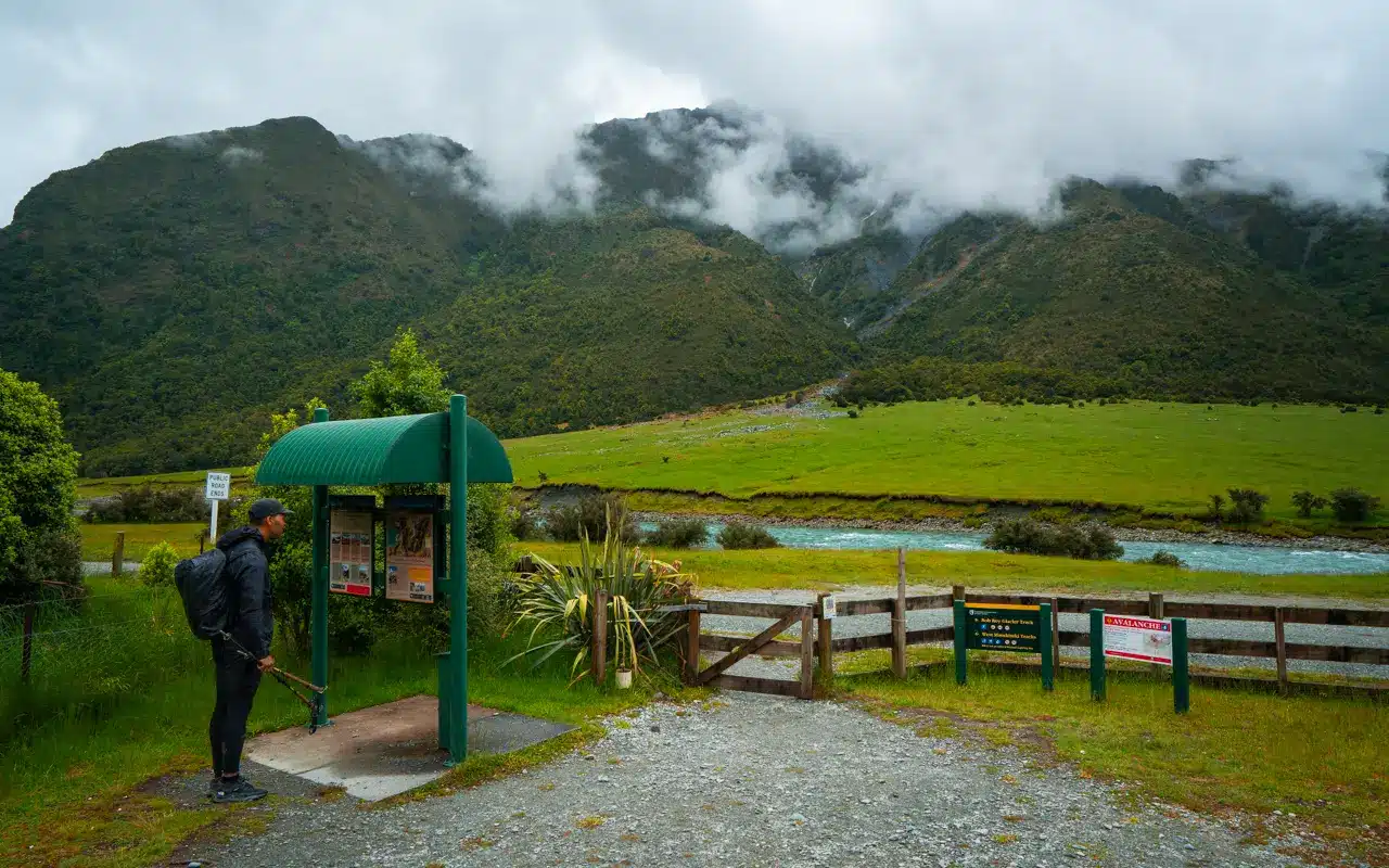 rob-roy-glacier-track-trailhead rob-roy-glacier-track-trailhead