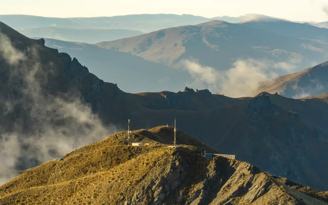 roys-peak-summit-drone roys-peak-summit-drone