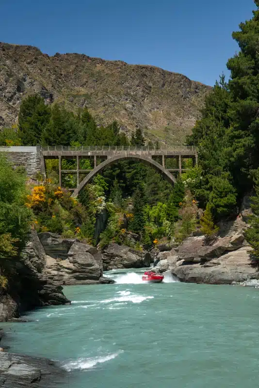 shotover-jetboat-queenstown-bridge shotover-jetboat-queenstown-bridge