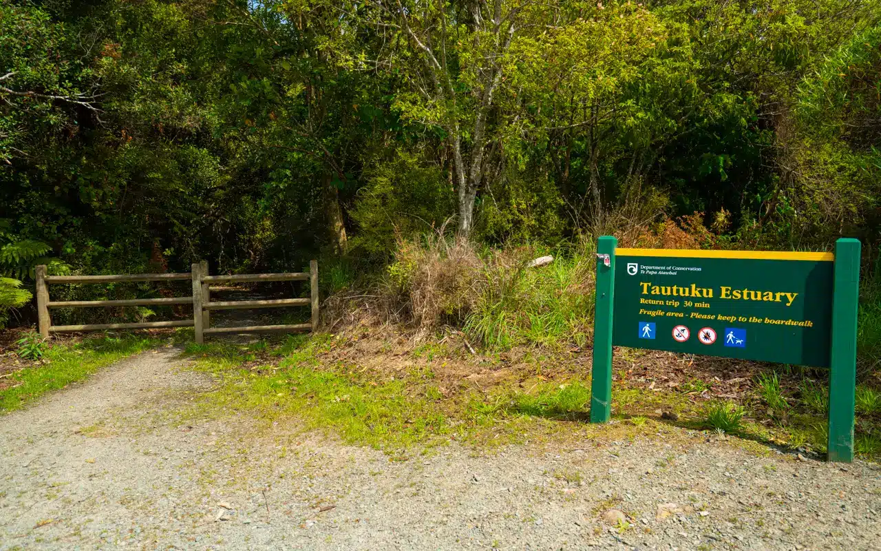 Tautuku-Estuary-walkway-sign-